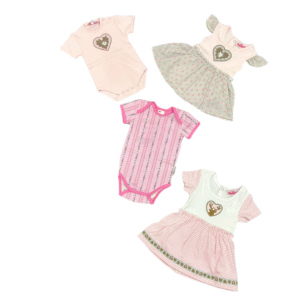 Baby Trachtenmode: rosa Strampler und Kleidchen mit Herzmotiv