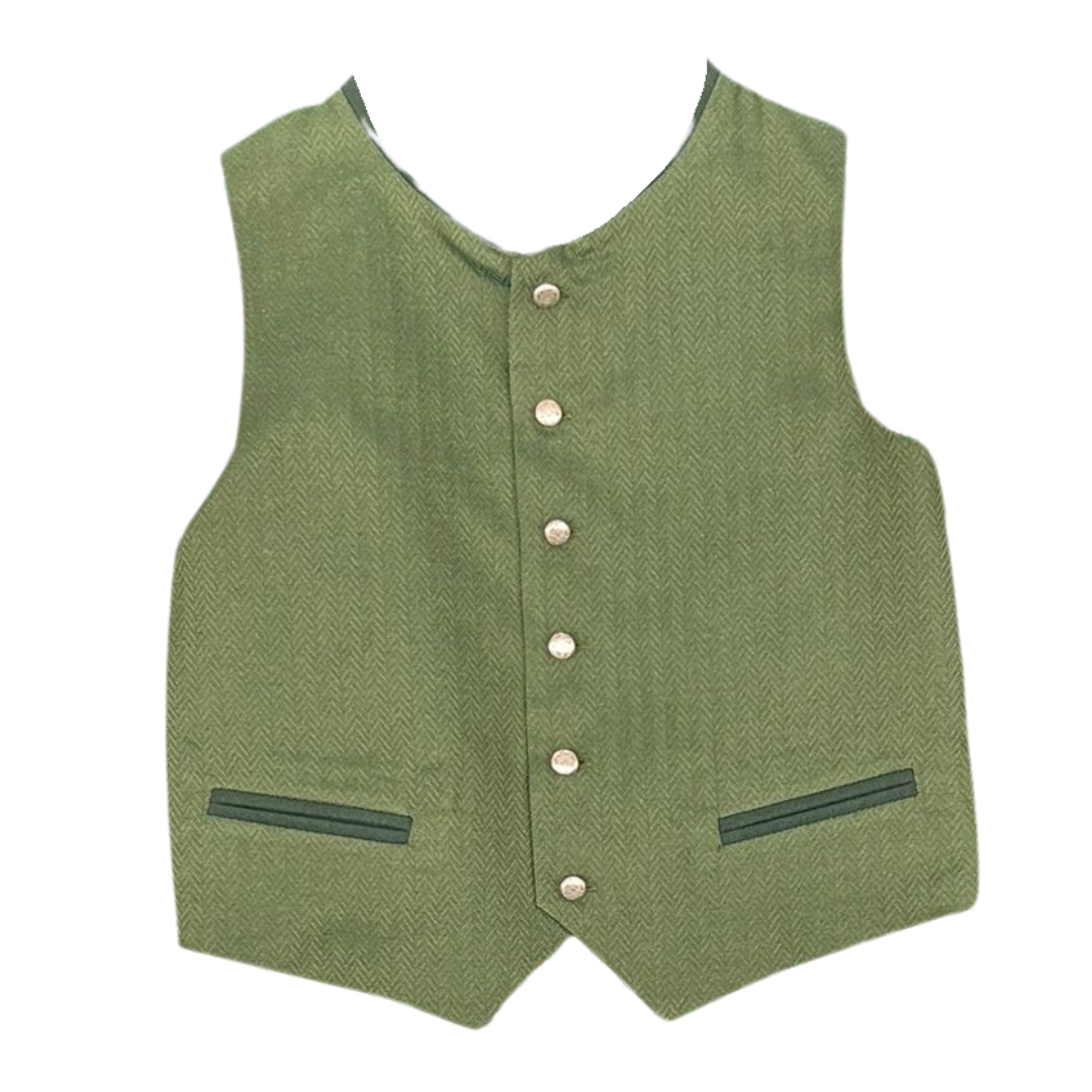 Eine ärmellose, hellgrüne Weste mit dezentem Fischgrätenmuster, sieben hellen Knöpfen auf der Vorderseite und zwei horizontalen Schlitztaschen.